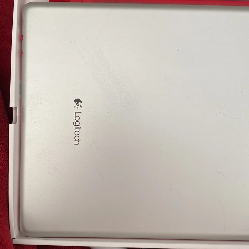 BNWOB this Bluetooth Keyboard by Logitech is in1/2 its box. Missing charger